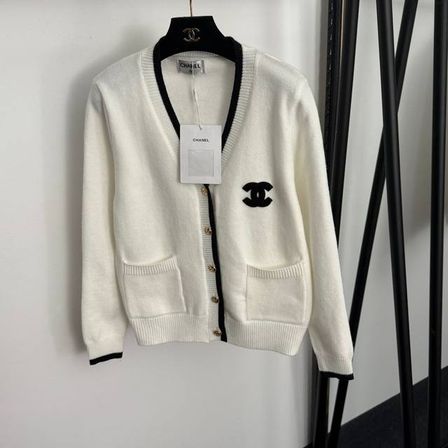 Style No. 20257253 Chanel* New Single-Breasted V-Neck Long-Sleeve Knit Cardigan