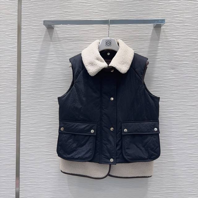 Loe W*E2025Fw New two-piece vest jacket set with multiple ways to wear. Classic