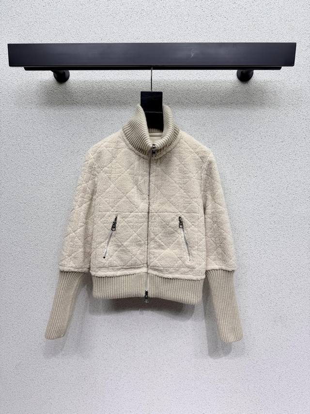 D Family Eco-Friendly Lambswool Reversible Jacket. Made with imported materials,