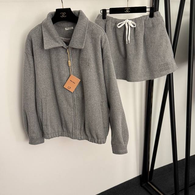 Style No. 20257166 Miumi* New Wool Suit, Logo Patch Long-Sleeved Zipper Jacket