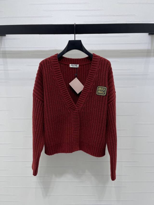 New Arrival: High-Quality Original Miumi 2025 Autumn/Winter Collection! V-Neck