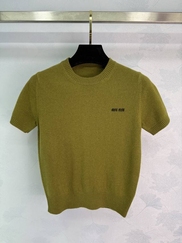 Miu*25 Early Autumn New Mustard Green Short-Sleeve Knit Sweater with Delicate Lo