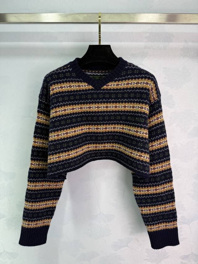 Miu*25 Early Autumn New Fair Isle Striped Sweater, V-neck design, soft and comfo