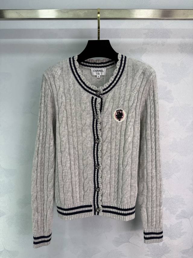 Ch*2025 Early Autumn New Cable Knit Crew Neck Long Sleeve Cardigan! Made of cust
