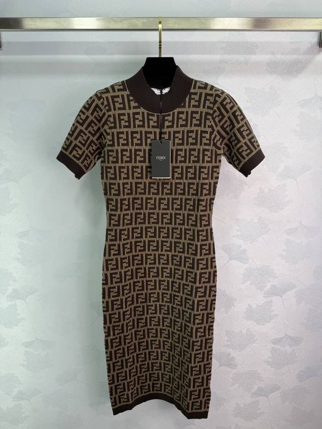 Fend*25 Early Autumn New Knitted Short-Sleeve Dress. The dress features a classi