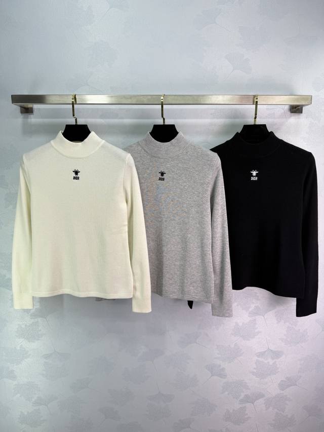 Dio*25 Autumn/Winter New Style Bee Base Layer Top with Exquisite Embroidered Log