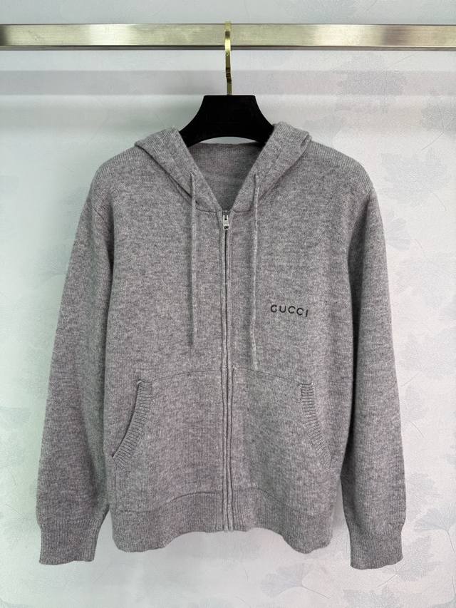 Gu*25 Autumn/Winter New Hooded Knit Cardigan with Embroidered Logo on Chest, Zip