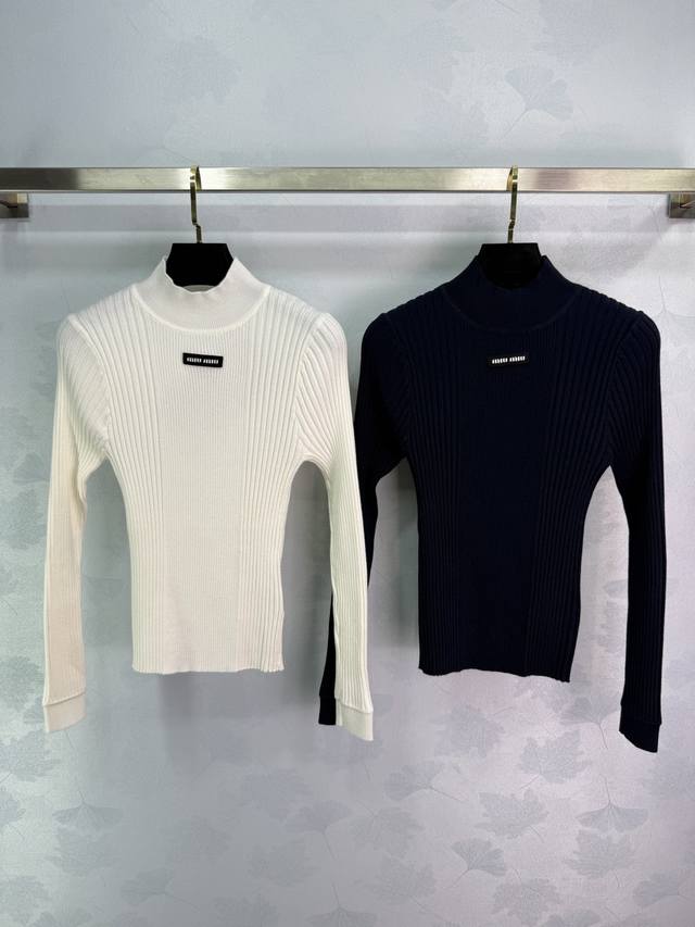 Miu*25 Autumn/Winter New Knitted Stand Collar Top - Youthful and Stylish, Super