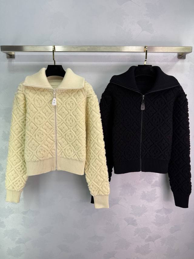 Lou*2025 Autumn/Winter New Arrival: Diamond Pattern Lapel Jacquard Long-Sleeve C