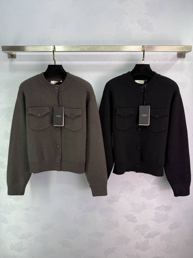 Fend* 2026 Autumn/Winter New Double Pocket Crew Neck Knit Cardigan! Made from a