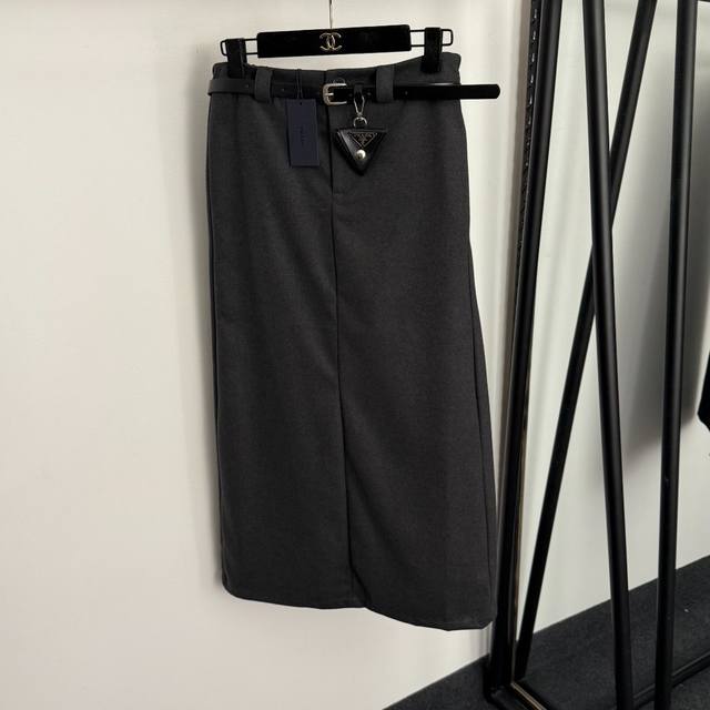 Style No. 20257145 prad* New Commuter-Style Triangle Mini Bag Charm High-Waiste