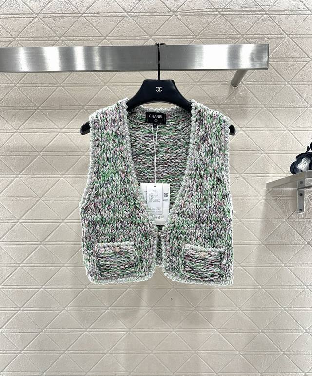 Chane*2025 New Arrival Hand-knitted Vest with Crocheted Edges Crafted with custo