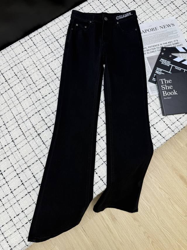 25Fw Classic Logo Embroidered Flared Jeans with Hand-stitched Rhinestone Logo on