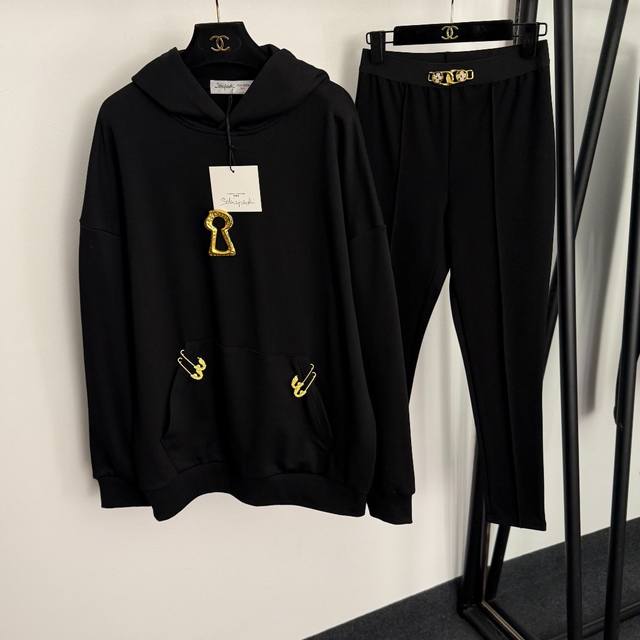 Style No. 20257109 Schiaparelli* New Set: Long-sleeved hooded sweatshirt with g
