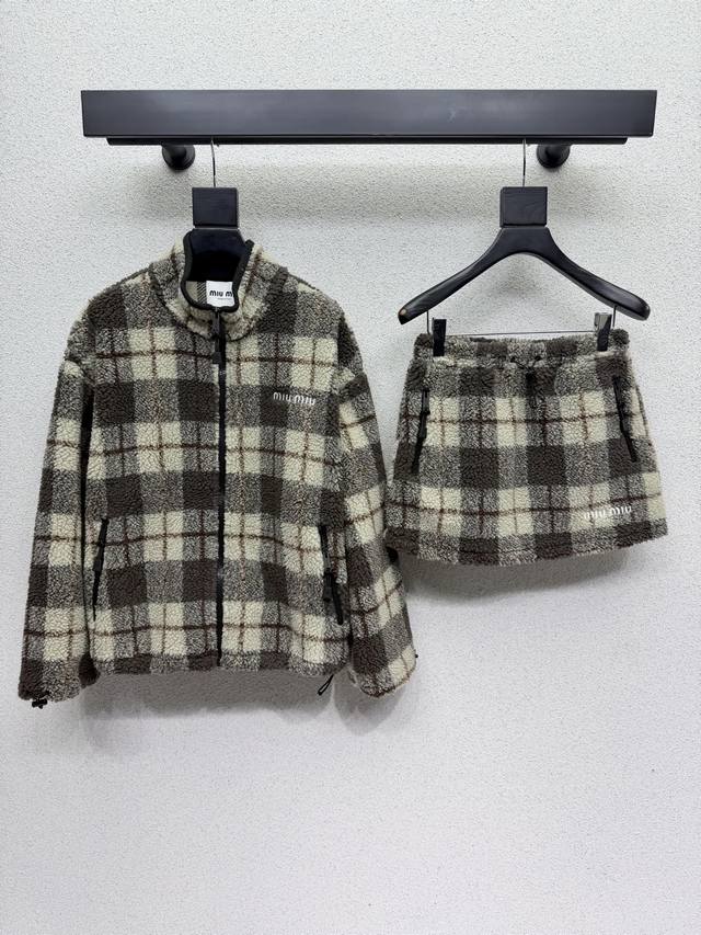 Miu eco-friendly lamb wool plaid casual suit. Classic plaid design, soft and com