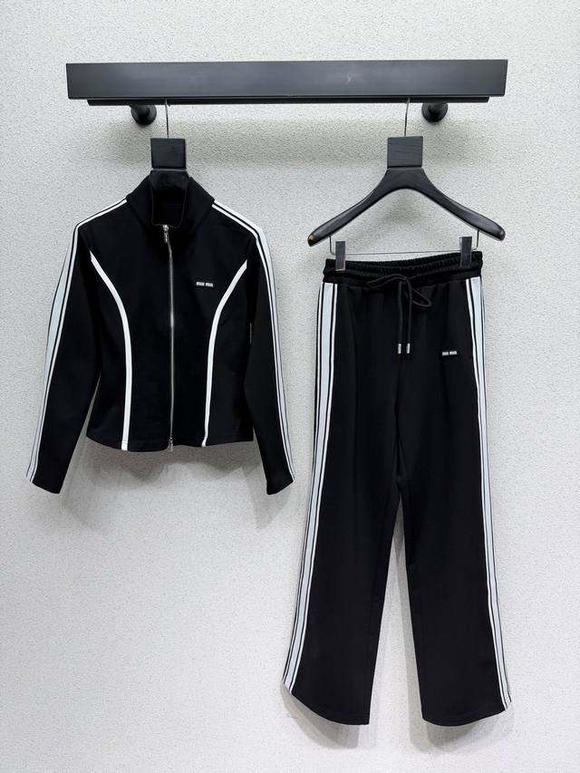 Miu casual suit, stylish, understated, elegant, and luxurious! The versatile cut