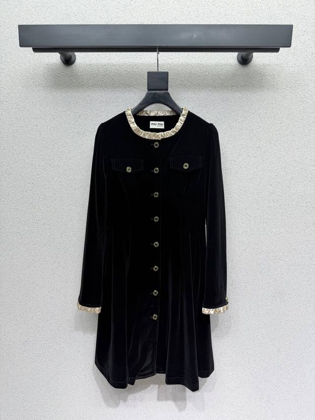 Miu velvet dress, versatile, flattering, simple, sophisticated, timeless, practi