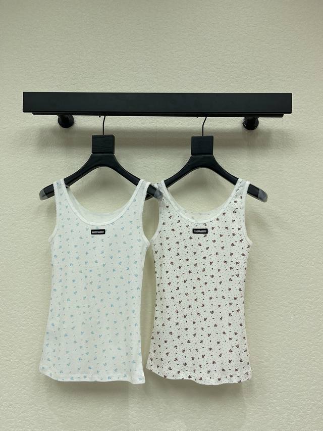 Miumi*26 Early Spring New Lace-Trimmed Floral Vest This vest is absolutely stunn