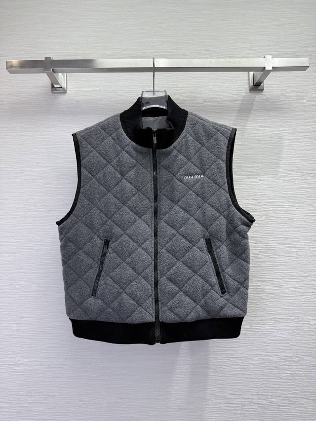 Miumi* 25Ss Autumn/Winter New Cotton-padded Vest, Fleece Quilted Fabric, Letter