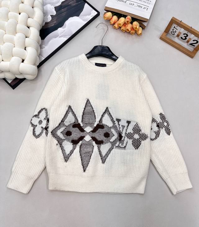 Louis Vuitton Autumn/Winter New Crew Neck Long-Sleeve Sweater. This sweater boas