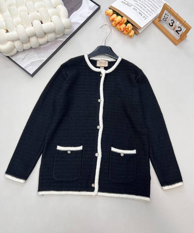 Gucci 2025 New Knit Crew Neck Cardigan. Made with custom wool yarn, the delicate