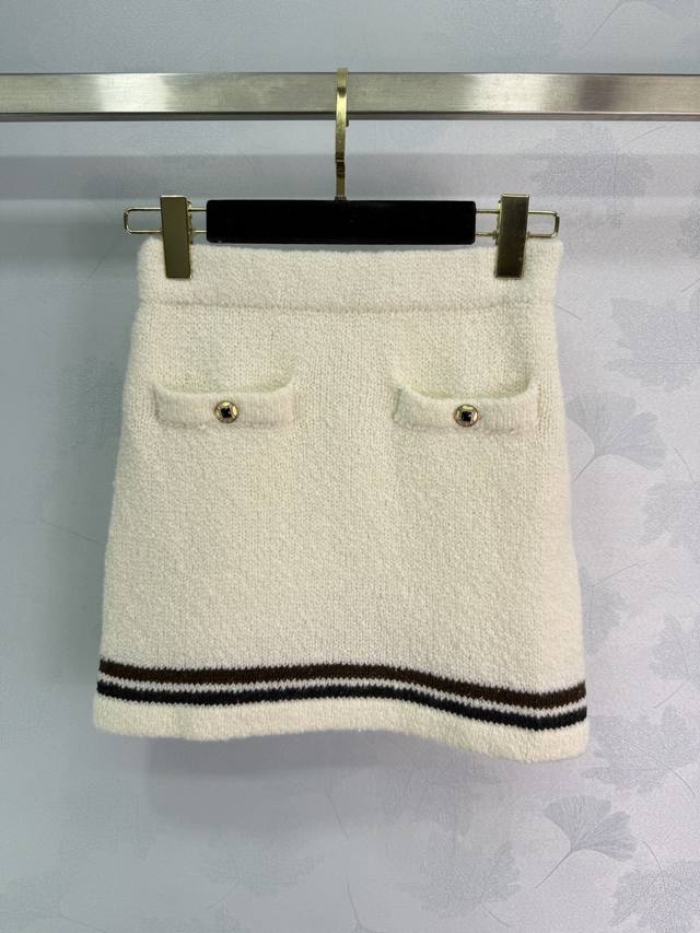 Ch*25 Autumn/Winter New Knitted Mini Skirt with Double Pockets, Gold Buttons, Co