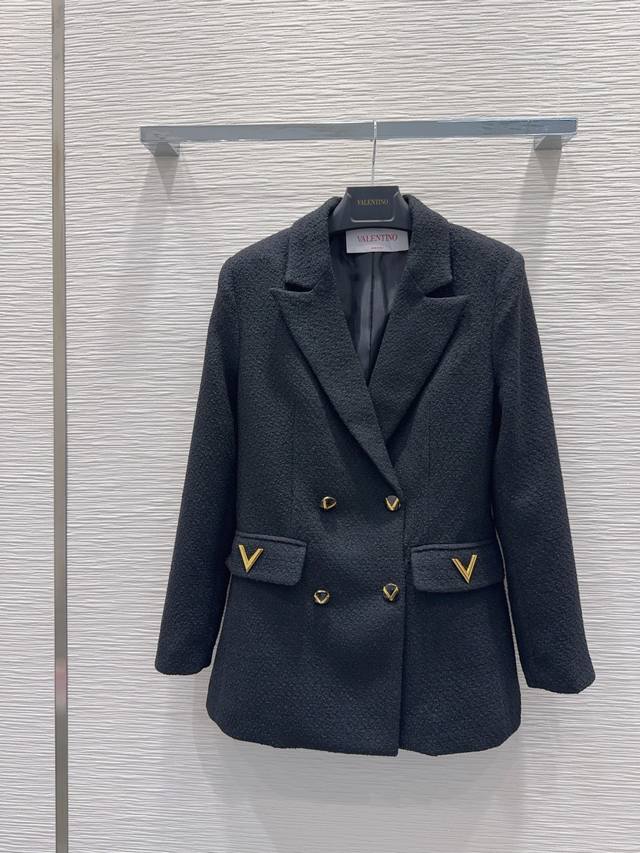 Valentin* Locking in the latest 2025Fw arrivals, this versatile and stylish coat