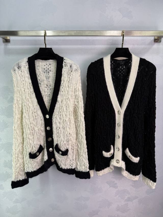 Ch*25 Autumn/Winter New Chanel-Style Color-Blocked Knit Cardigan. Classic black