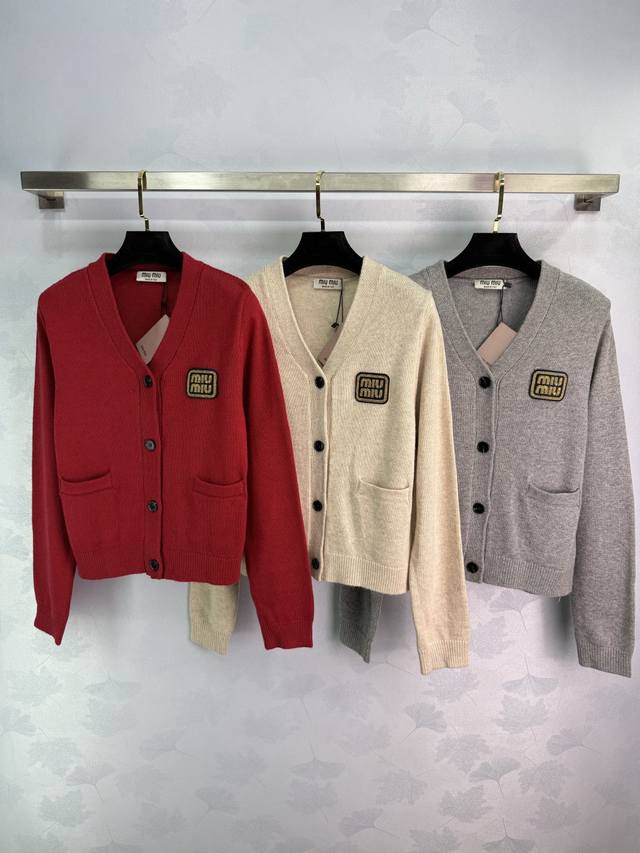 Miu*25 Autumn/Winter New Classic V-Neck Knit Cardigan with Gold Logo Embroidery