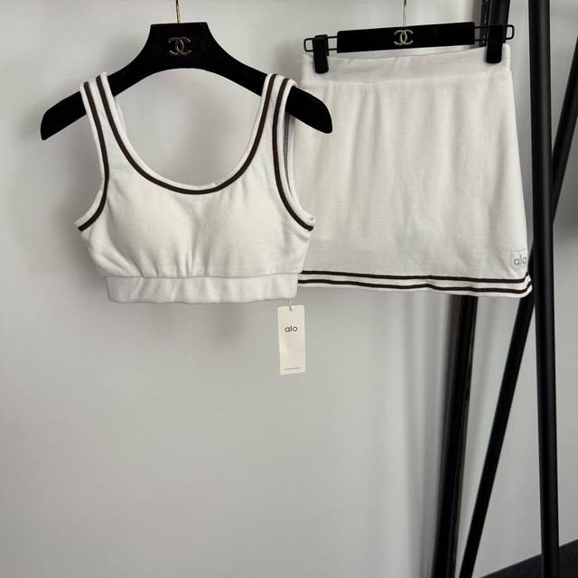 Style No. 20257030 Alo* New Set, Padded Bra Camisole + Knitted Mini Skirt, Whit