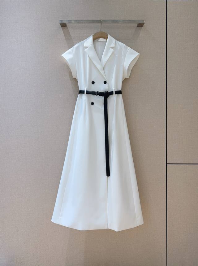 Di*O*R New Arrival Recommendation... A simple white dress meets suit elements, m