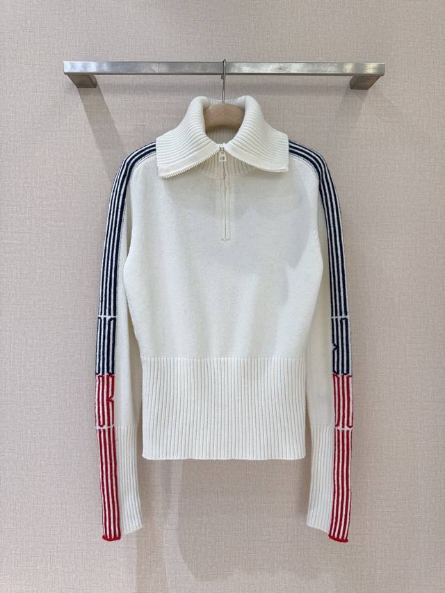 D New Recommendation for Parent-Sleeve Sweaters Features a half-zip collar desig