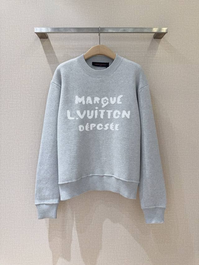 Louis Vuitton New Knitwear Recommendation Featuring a crew neck design, the knit