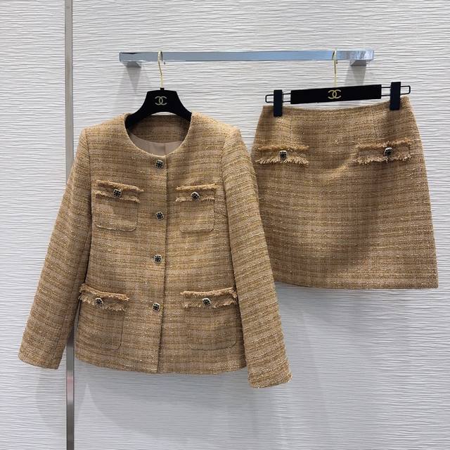 Chane* 2025Fw New Arrival Suits: A classic French Chanel-inspired style that I f