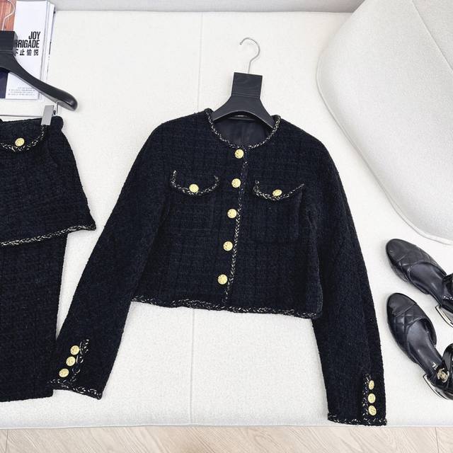 Hot Selling Item: C-brand 25Ss Autumn/Winter Newest Elegant Set - Round Neck Sho