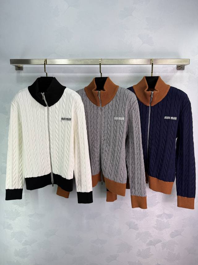 Miu*25 Autumn/Winter New Cable Knit Cardigan. Classic cable knit texture, zipper