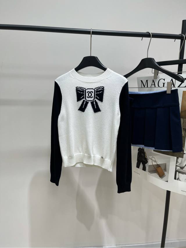 Double C Black and White Bow Jacquard Long-Sleeved Sweater ., Fabric: Wool Blen