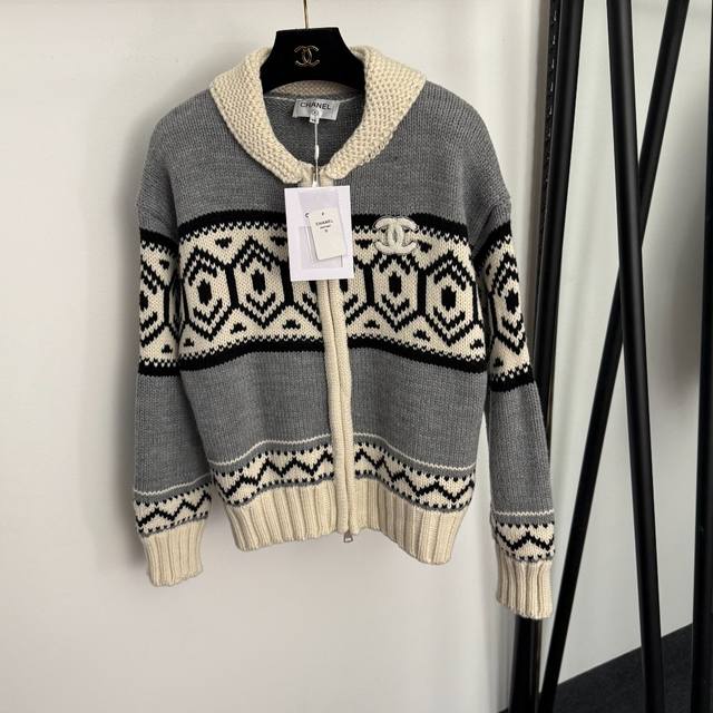 Style No. 20256986 Chanel* New Color-Blocked Retro Floral Pattern Chanel Logo E