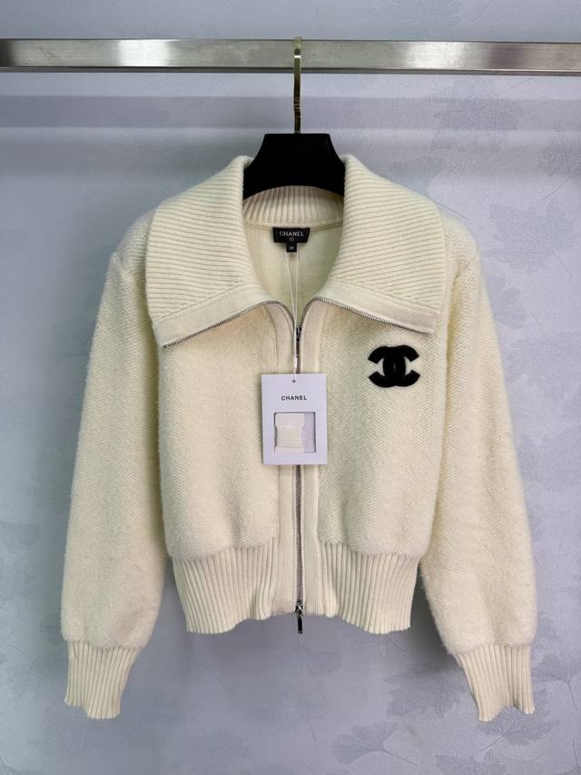 Ch*25 Autumn/Winter New Chanel-Style Knit Cardigan, Creamy Off-White with Double