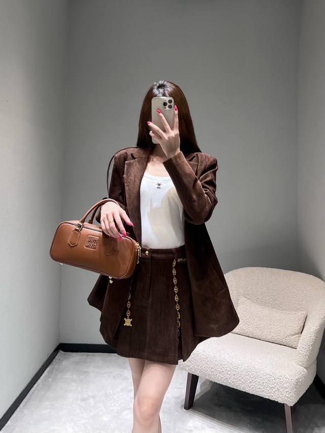 Celi*E 2025Fw New Collection Ce Suit Skirt Set. Made of dark brown corduroy, thi