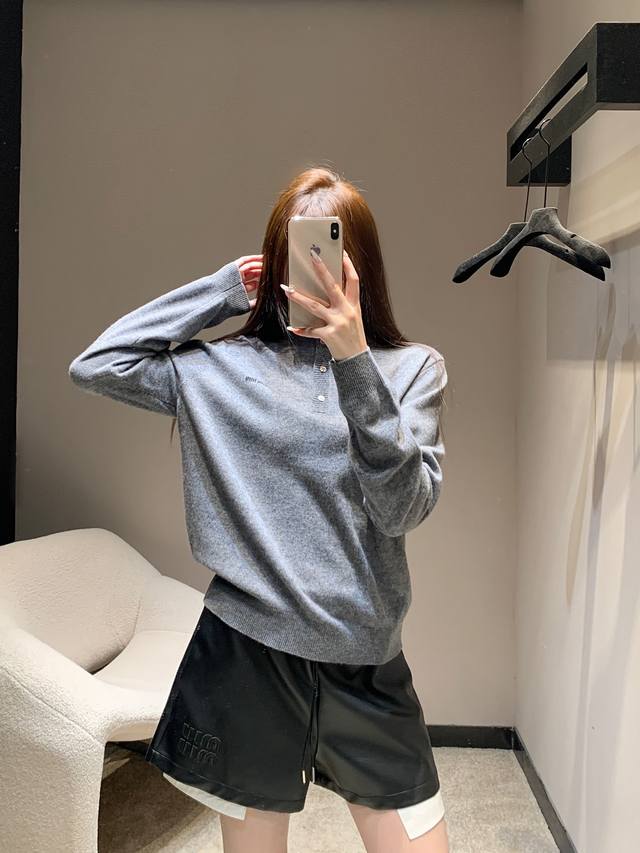 Miumi* 26Ss Early Spring New Arrival Micro-Label Three-Button Cashmere Knit Swea