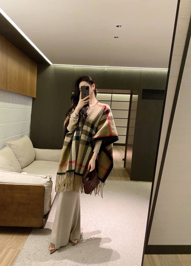 Burberr*Classic plaid tassel shawl, same style as Gui, brown/grey DDD