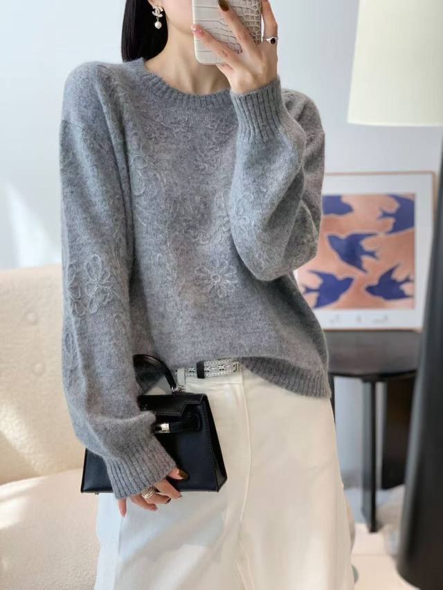 Alpaca Heavy Embroidered Pullover Sweater, Four Colors, One Size DDD