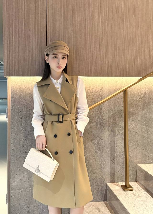 Dior*2025 Fall/Winter New Sleeveless Trench Dress. Features a small bee embroide