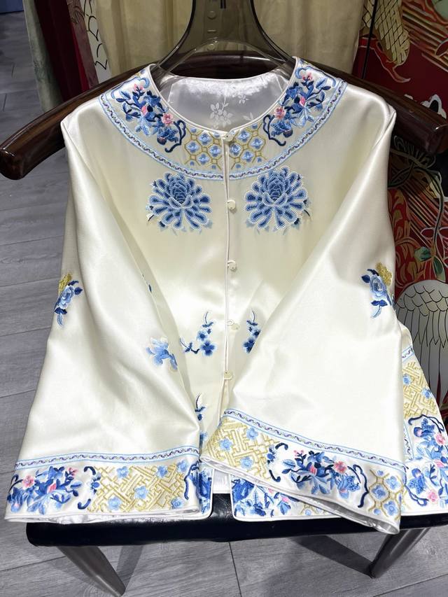 New Arrival! Fashionable New Chinese Style Butterfly and Flower Embroidery Heav