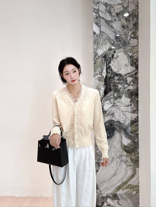 Heart-shaped lace patchwork DDD