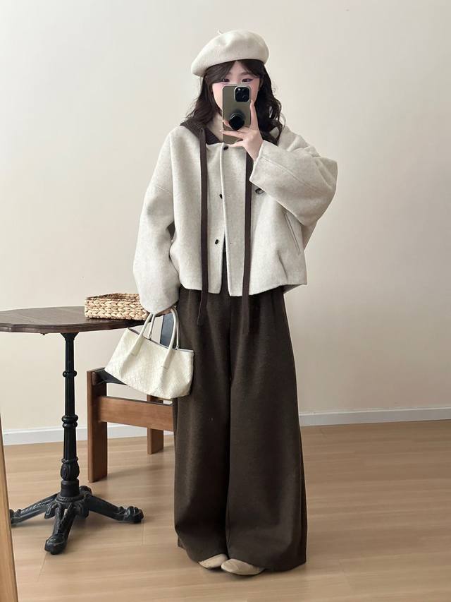 Elegant and Sophisticated Loose-fitting Batwing Sleeve Hooded Wool Coat for Wom