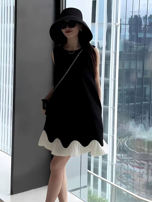 Hot Recommendation: Elegant Color-Blocked Slimming Dress. The sleeveless design