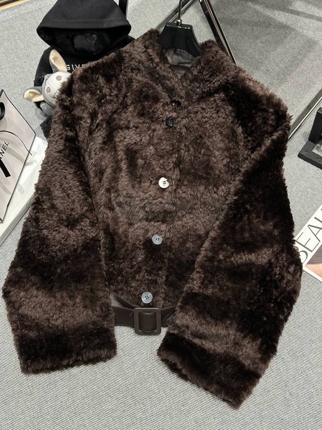 Loew* 2025 Autumn/Winter New Style Shearling Coat, Classic Design, Made with Hig