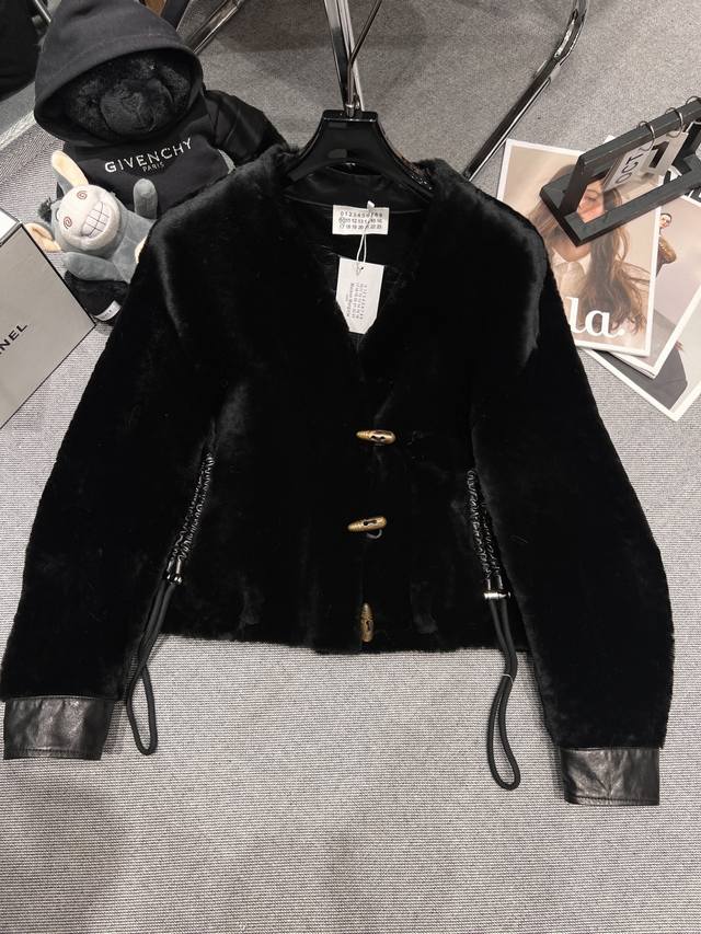 Maison Margiea* 2025 Autumn/Winter New Shearling Coat, made with imported merino